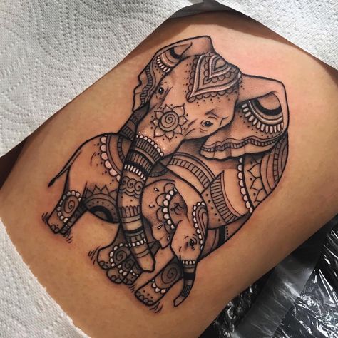 Geometric Elephant Tattoo, Elephant Thigh Tattoo, Tattoo Pretty, Girl Thigh Tattoos, Small Girly Tattoos, Elephant Tattoo Design, Boho Tattoos, Mommy Tattoos, Tattoos For Black Skin