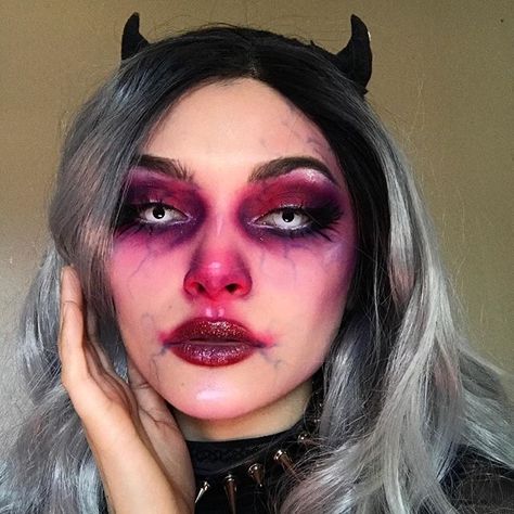 Sucubus Makeup, Demon Sfx Makeup, Demon Make Up Halloween, Female Demon Costume, Demon Makeup Scary, Demon Girl Costume, Demon Costume Female, Halloween Demon Makeup, Red Demon Makeup