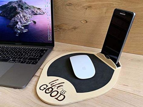 Personalized Desk Accessories, Wood Phone Holder, Wood Laser Ideas, Wood Docking Station, Wood Phone Stand, Wooden Desk Organizer, Iphone Holder, Personalized Desk, Diy Wall Art Decor