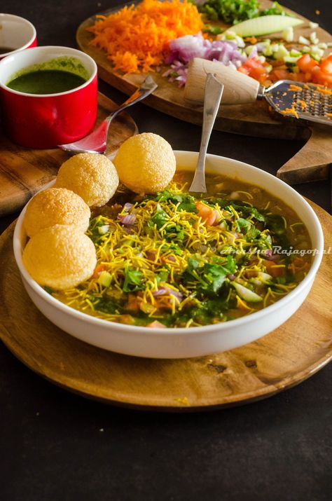 Masala Puri Chaat Recipe, Masala Poori Recipe, Samosa Photography, Samosa Filling Recipe, Samosa Chaat Recipe, Masala Poori, Masala Puri Recipe, Samosa Filling, Veg Samosa