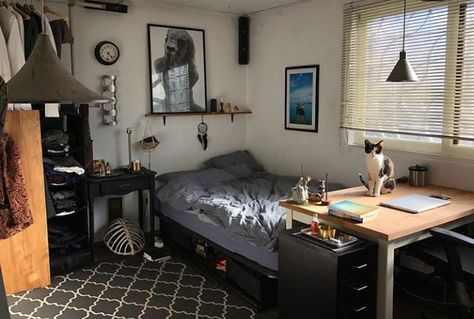 Masculine Room Design, Small Guys Bedroom, Lighting In Room Ideas, Masculine Dorm Room Ideas, Guy Room Aesthetic, Male Room Ideas Masculine Bedrooms, Male Room Aesthetic, Men’s Room, Mens Room Decor Bedroom Ideas