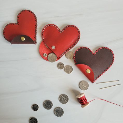 Heart Coin Purse Kit – Orcas Island Leather Goods Faux Leather Coin Purse Diy, Small Leather Goods Diy, Diy Leather Coin Purse, Leather Accessories Diy, Heart Coin Purse, Diy Coin Purse, Coin Purse Pattern, Leather Jewelry Making, Sew Bags