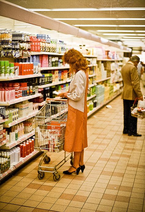 Grocery Store Drawing Reference, 1950s Suburbia, Grocery Store Worker, Vintage Supermarket, Tile Aesthetic, Vintage Grocery, Americana Aesthetic, Blouse Nylon, Grocery Supermarket