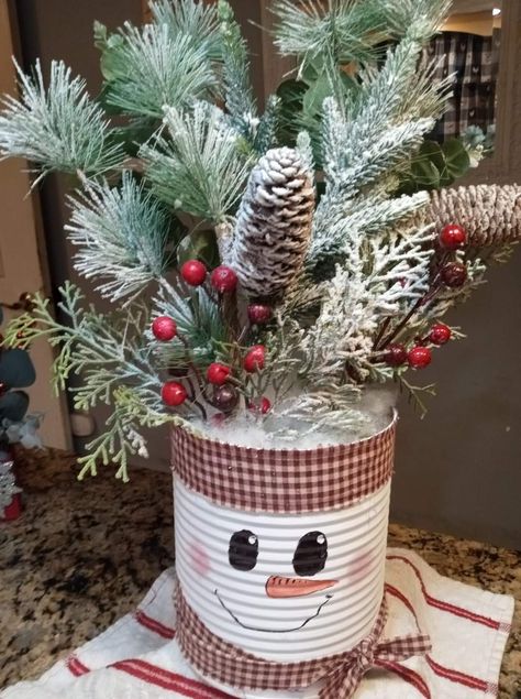 Crafts With Coffee Cans, Tin Can Snowman, Xmas Crafts Kids, Coffee Can Crafts, Crafts Upcycling, Snowman Diy, Aluminum Can Crafts, Tin Can Crafts, Halloween Crafts Decorations