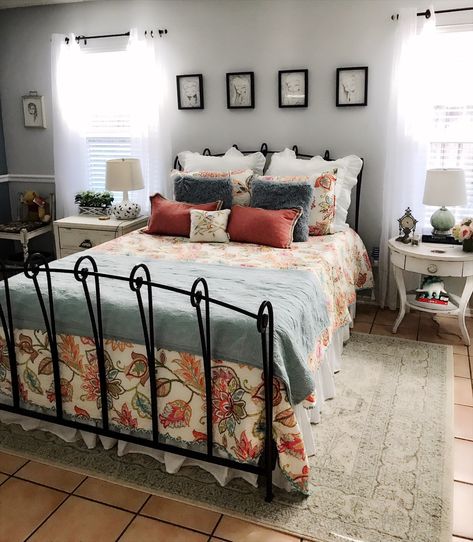 Black Wrought Iron Bed Bedroom, Night Stands Ideas, Black Iron Beds, Wrought Iron Bed Frames, Cabin Theme, Wrought Iron Bed, Iron Bed Frame, Room Hacks, New Bedroom Design