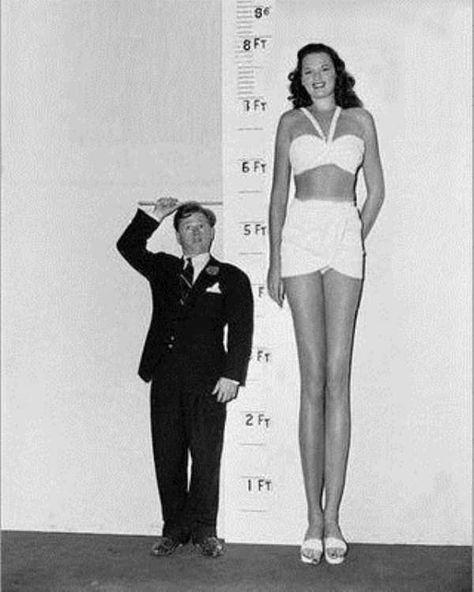 Human Giant, Giant People, Mickey Rooney, Human Oddities, Big People, Tall People, Foto Vintage, Tall Girl, Tall Women