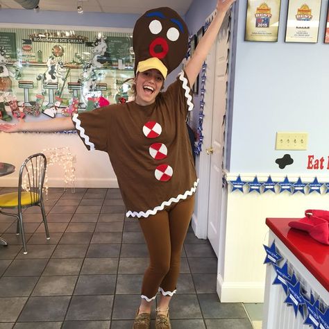 gingerbread man costumes Gingerbread Man Costume, Gingerbread Costume, Diy Christmas Costumes, Christmas Character Costumes, Christmas Costumes Diy, Gingerbread Man Costumes, Diy Costumes Men, Diy Christmas Outfit, Shrek Costume