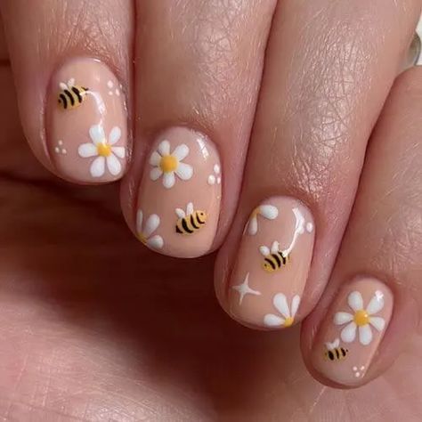 Bumble Bee Nails, Ongles Beiges, Bee Nails, Cute Simple Nails, Daisy Nails, Colorful Nails, Summery Nails, Cute Gel Nails, Spring Nail Art