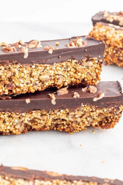 Load up on all good things with these crunchy quinoa chocolate superfood bars containing a healthy mix of chia seeds, flaxseeds, oats, quinoa, nuts, coconut oil, and of course chocolate. These yummy bars are naturally vegan, gluten-free, egg-free, and free from refined sugars. Make a big batch and keep stored in the freezer for when that sweet tooth strikes. Salted Pecan Quinoa Brittle, Granola With Chia Seeds, Salty Gluten Free Snacks, Quinoa Protein Bar, Popped Quinoa Crunch Bars, Quinoa Bars Recipes, Chocolate Quinoa Crunch Bars, Quinoa Bars Healthy, Quinoa Chocolate Crisps