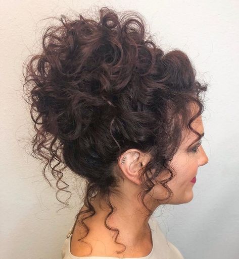 High Curly Bun, Curly Bun Hairstyles, Curly Bun, Prom Hair Updo, Curly Wedding Hair, Medium Curly, Naturally Curly Hair, Curly Updo, Curly Hair Updo