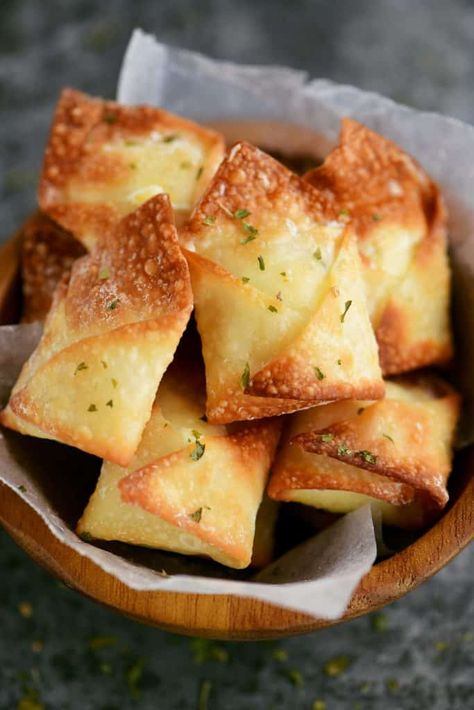 Garlic Cream Cheese Wontons, Air Fryer Wontons Cream Cheeses, Air Fryer Appetizers Recipes, Air Fry Cream Cheese Wontons, Cream Cheese Wonton Recipes Air Fryer, Air Fryer Treats Easy, Airfryer Side Dishes, Appetizers With Wonton Wrappers, Air Fryer Cream Cheese Wontons