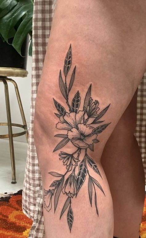 Womens Side Of Leg Tattoo, Around Knee Flower Tattoo, Side Of Shin Tattoo, Back Knee Tattoos Women, Knee Tattoo Vine, Open Knee Tattoo, Dainty Knee Tattoos Women, Western Knee Tattoos Women, Leafy Knee Tattoo