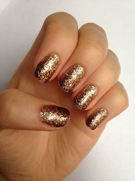 Bronze glitter nails Bronze Glitter Nails, Metallic Shimmer Nails, Nail Art Paillette, Glitter Nails Acrylic, Elegant Nail Art, Gold Glitter Nails, Fall Nail Trends, Thanksgiving Nails, Fall Nail Colors