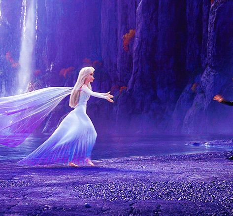 Elsa Gif, Frozen Scenes, Peluche Disney, Disney Horses, Frozen Gif, Frozen Art, Jack Frost And Elsa, Frozen Dress, Doremon Cartoon