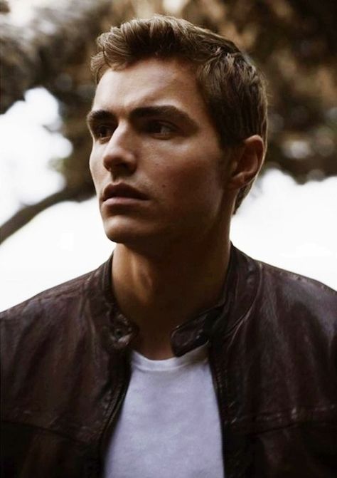 Here Dave gazes off into the distance: | Important Things Everyone Should Know About Dave Franco Jack Wilder, James And Dave Franco, Franco Brothers, Cool Attitude, Dave Franco, Men With Street Style, James Franco, Man Crush Everyday, The Perfect Guy