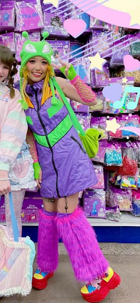 Uchuu Kei Fashion, Neoncore Outfits, Candy Themed Outfit, Gremlin Aesthetic, Alien Aesthetic Outfit, Decora Kei Outfits, Candy Raver, Harajuku Decora Kei, Decora Kei Fashion