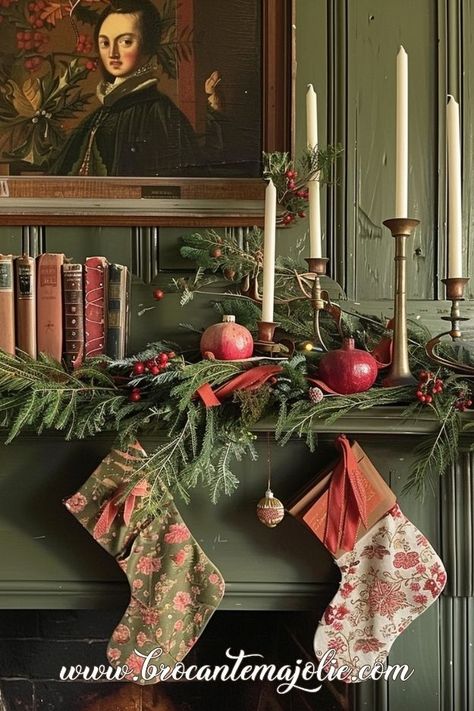 Cotswold Christmas Decor, Vintage Christmas Dining Room, Nancy Myers Christmas, Regency Christmas Aesthetic, Large Christmas Wreath Ideas, Christmas Hearth Ideas, Dickens Christmas Decorations, Red Velvet Christmas Decor, Victorian Christmas Decor Ideas