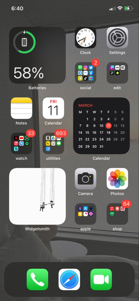 Ios 17 Home Screen Layout, Minimalistic Iphone Homescreen, Simple Aesthetic Iphone Layout, I Phone Apps Layout, Ios 16 Home Screen Ideas Normal Apps, Apps Layout Iphone, Iphone Minimalist Home Screen, Iphone 11 Setup Homescreen, Ideas For Homescreen Iphone