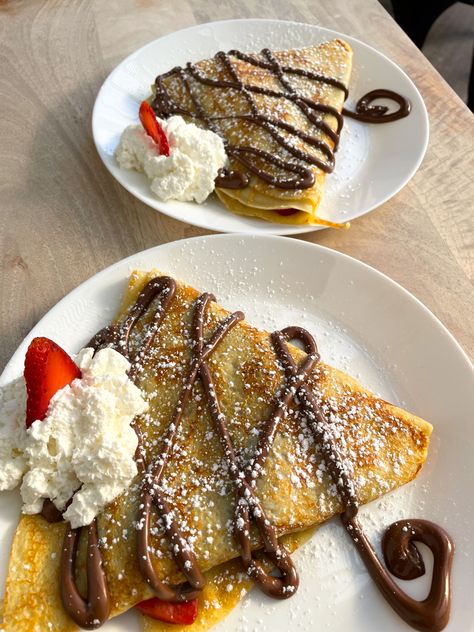 Crepes Aesthetic, Pancakes Crepes, Crepe Bar, Easy Party Food, Beignets, Food Obsession, Interesting Food Recipes, Pretty Food, Creative Food