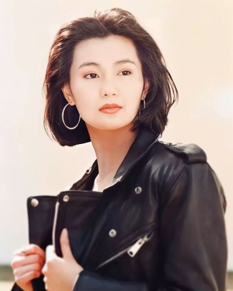 Maggie Cheung 90s, 90s Hong Kong Aesthetic, 90s Hairstyles Short, Vintage Outfits Aesthetic, Faye Wong, Maggie Cheung, Aesthetic Asian, Hong Kong Fashion, Beauty Icons