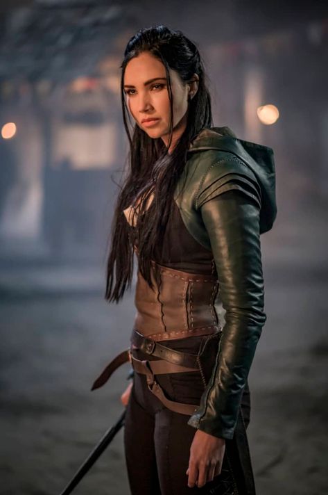 The Outpost Review: This Is One Strange Town (Season 2 Episode 2) | Tell-Tale TV #TheOutpost #thecw #JessicaGreen #tvshows Hawke Dragon Age, Jessica Green, The Outpost, Warrior Outfit, High Fantasy, Fantasy Warrior, Film Serie, Fantasy Clothing, Fantasy Fashion