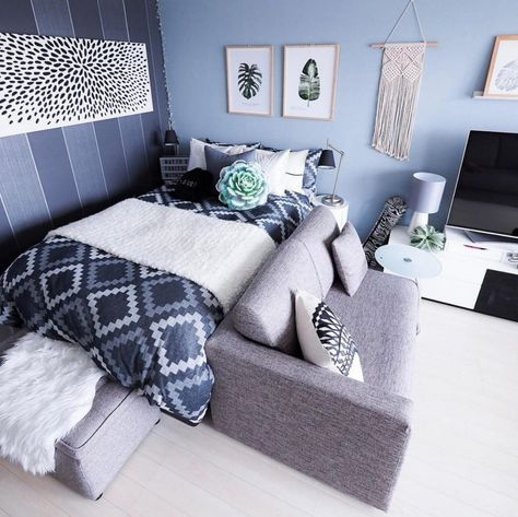 16 gorgeous studio apartments replete with functional features Small Bedroom Decorating, Reka Bentuk Bilik Tidur, Small Studio Apartment Decorating, Bedroom Decor On A Budget, Small Bedroom Remodel, Small Apartment Bedrooms, Studio Apartment Design, Studio Apartment Living, Hiasan Bilik Tidur