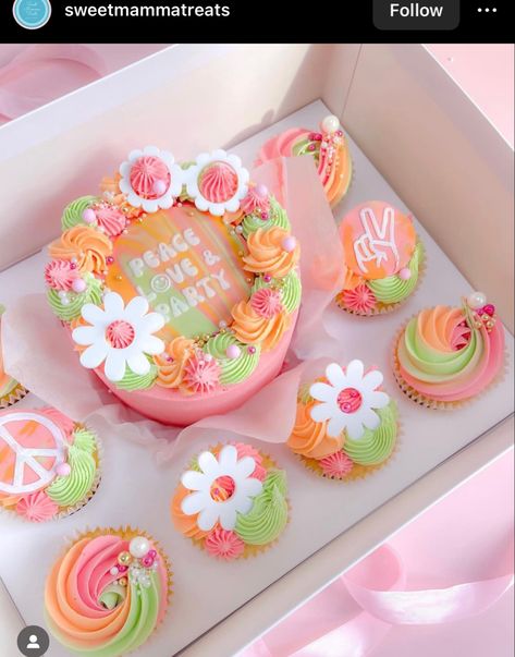 Funky Cupcakes, Birthday Cupcake Decorating, Cupcake Ideas For Kids, Creative Cupcake Ideas, Peace Love Party, Cupcake Decorating Ideas, Specialty Cupcakes, Frosting Recipes Easy, Cupcake Decorating Tips