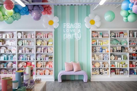 BOUTIQUE BALLOON + PARTY SHOP ✨ no Instagram: “your new happy place 🙃” Balloon Store Design, Boutique Store Interior Design, Party Shop Design, Party Shop Interior Design, Party Store Ideas, Party Supply Shop, Party Boutique Store, Party Store Design, Gift Store Design Interior