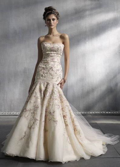 Say yes to the dress ... I absolutely LOVE this dress! Lazaro Wedding Dress, Summer Wedding Gowns, Making A Wedding Dress, Best Gowns, Embroidered Wedding Dress, Embroidered Wedding, A Wedding Dress, Bride Clothes, Tea Length Dresses