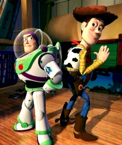 woody pride and buzz lightyear Easy Couples Costume Ideas, Classic Family Movies, Buzz Costume, Woody Pride, Movie Duos, Costume Ideas For Halloween, Disney Duos, Toy Story 1995, Sheriff Woody