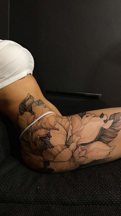 Tattoo Pierna Mujer, Bum Tattoo Women, Side Hip Tattoos, Side Thigh Tattoos, Masculine Tattoos, Hip Thigh Tattoos, Hip Tattoos Women, Tattoos Women, Leg Tattoos Women