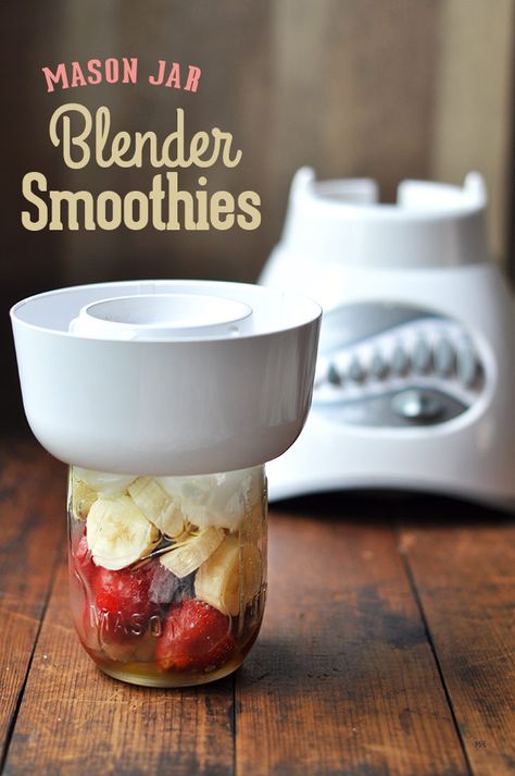 Mason Jar Blender Smoothies - Did you know a regular mouth Ball Mason jar screws onto most blender bases?? Mason Jar Smoothie, Blender Recipes Smoothies, Banana Smoothie Recipe, Smoothie Blender, How To Make Smoothies, Best Smoothie Recipes, Strawberry Banana Smoothie, Healthy Shakes, Mason Jar Meals