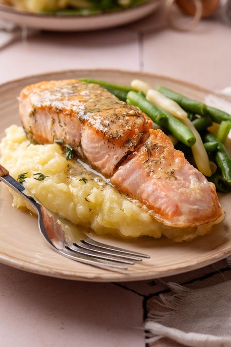 Salmon Recipes Mashed Potatoes, Salmon Over Mashed Potatoes, Salmon Recipes With Mashed Potatoes, Salmon Potato Recipes, Salmon And Mashed Potatoes Dinners, Salmon And Mashed Potatoes, Salmon With Mashed Potatoes, Salmon Mashed Potatoes, Salmon And Potatoes