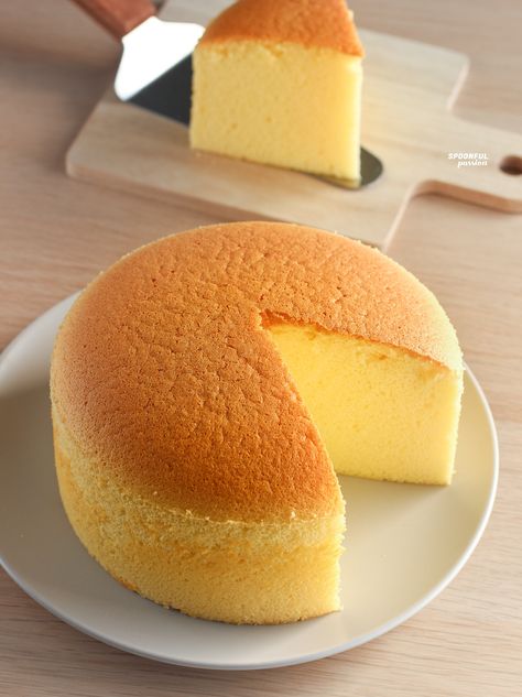 Cotton Sponge Cake Recipe, Cotton Sponge Cake, Soft Sponge Cake, Cake Sponge, Cake With Condensed Milk, Sponge Cake Aesthetic, Best Sponge Cake Recipe, Condensed Milk Sponge Cake, Sponge Cakes