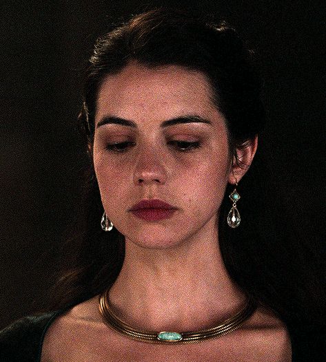 long may she reign Adelaide Kane Gif Reign, Mary Reign Gif, Adelaide Kane Aesthetic, Adelaide Kane Reign, Mary Stuart Reign, Reign Gif, Queen Mary Reign, Historical Gif, Mary Reign