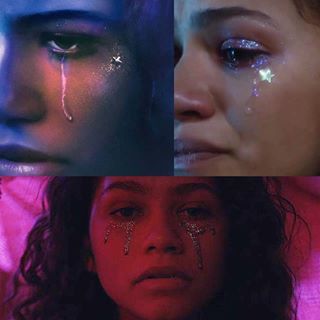 Maddy looked through Nate’s phone and it was weird, Euphoria, Episode 4. I wanted Maddy’s liner to be reminiscent of a shiny 🔪 when the… Zendaya Euphoria, Show Makeup, Smink Inspiration, Halloween Inspo, Easy Halloween Costumes, Editorial Makeup, Glitter Makeup, Grunge Hair, Creative Makeup