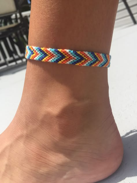 Hamer Beads Ideas, Chevron Bracelet Ideas, Chevron Bracelet Patterns, Bracelet Bresilien Chevron, Blue Chevron Bracelet, Bracelet Colors Ideas, Chevron Bracelet Pattern, Chevron Pattern Bracelet, Summer Bracelet Ideas