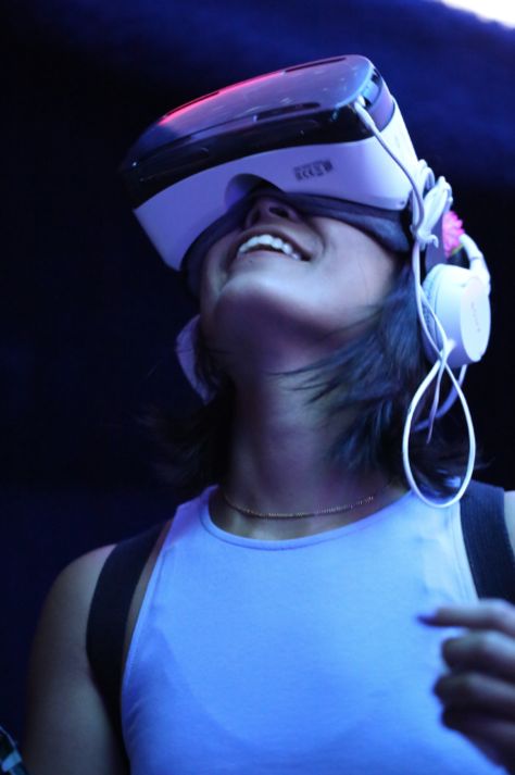 A visitor to our H&M Loves Coachella tent loses herself in the fantasy world of Oculus Virtual Reality. | H&M Loves Coachella Oculus Aesthetic, Vr Headset Aesthetic, Virtual Reality Aesthetic, Vr Aesthetic, Virtual Reality Education, Virtual Reality Games, Technology Art, Oculus Rift, Vr Experience