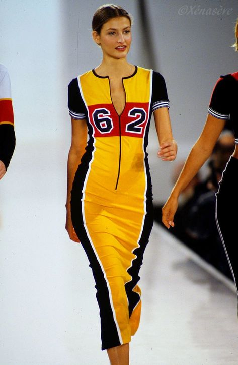 Spring/Summer 1994 90s Athleisure Aesthetic, Sporty High Fashion, Sporty Elegant Style, Runway Streetwear, 19s Fashion, Vintage Athletic Wear, 90s Runway Fashion, Outfit 90s, Future Outfit