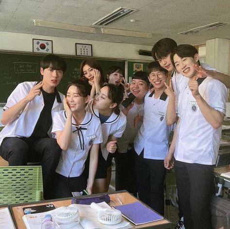 Seasons Of Blossom Kdrama, Kdrama Webtoon, Seasons Of Blossom, Korea University, Korean Student, Friendship Photoshoot, Korean Language Learning, High School Life, Dream School