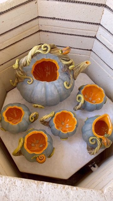 Wondersmith Pottery, Forest Witch Kitchen, Ceramic Teapot Set Ideas, Pumpkin Tea Set, Pumpkin Ceramic Ideas, Ceramic Pumpkins Pottery, Tea Cup Ideas, Halloween Ceramics Ideas, Fall Ceramics