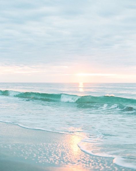 Saltwater Collection ⚓️ on Instagram: ““The steadfast love of the Lord never ceases; his mercies never come to an end; they are new every morning; great is your faithfulness.” ☀️…” Soft Beach Wallpaper, Ocean Wallpaper Horizontal, Sea Shore Wallpapers, Peaceful Beach Wallpaper, Sunny Beach Wallpaper, Carolina Beach Nc, Wrightsville Beach Nc, Australia Beach, Great Is Your Faithfulness