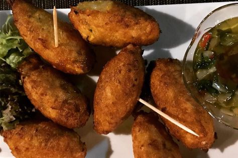 Haitian Akra fritters, or Accra, is an appetizer made of pureed malanga (coco), garlic, scallions, pepper, and herbs fried to golden perfection. Caribbean Recipes, Alcohol Drink Recipes, Louisiana Recipes, Accra, Carribean Food, Pumpkin Dishes, Haitian Food Recipes, Gumbo Recipe, Island Food