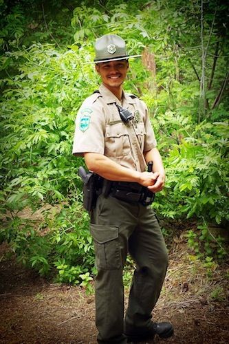 Why I ditched the "American dream" and became a Park Ranger | Offbeat Home www.simplythewildside.com Nature, Park Ranger Aesthetic Outfit, Park Ranger Outfit, Park Ranger Costume, Park Ranger Aesthetic, Ranger Costume, Interactive Marketing, Park Rangers, Forest Ranger