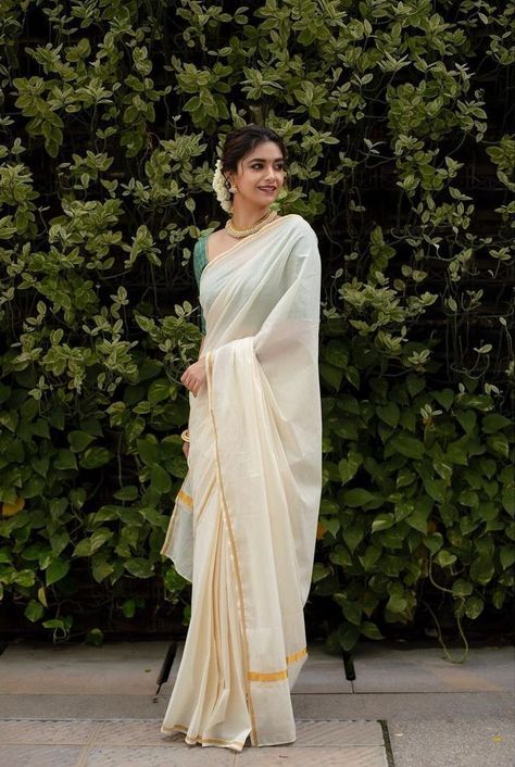 Keerthy Suresh in a kasavu saree by Margazhi designs for onam 2021 Onam Poses, Margazhi Designs, Saree For Onam, Onam Outfits, Latest Designer Saree, Saree Images, Onam Saree, Kasavu Saree, Sarees For Girls