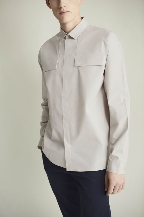 COS | Introducing our favourite shirts Hidden Button Shirt, Mens Shirt Details, Menswear Details, Metal Shirts, Nice Weather, Colour Trends, Oxford Shirts, Linen Shirts, Shirt Detail