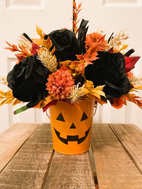 Halloween Artificial Flower Arrangements, Flower Arrangements Halloween, Halloween Flowers Arrangements, Spooky Flower Arrangements, Halloween Arrangements, Halloween Flower Arrangements, Halloween Floral Arrangements, Cemetery Decorations, Halloween Floral