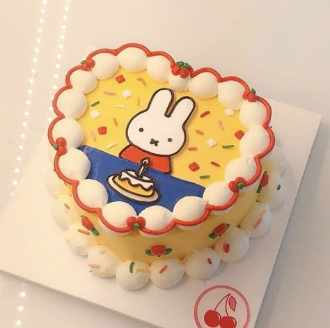 Miffy Cake, Tårta Design, Paznokcie Hello Kitty, Kue Macaroon, Pastel Cupcakes, 귀여운 음식 그림, Korean Cake, Mini Cakes Birthday, Cute Baking