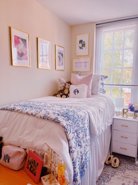 Dorm 2024 Ideas, Small Bedroom Ideas College Apartment, Csu Dorm Room Ideas, Aesthetic Pink Dorm Room, Toile Dorm Room, Wallpaper In Dorm Room, Indiana Dorm Room, Dorms Room Ideas, Blue Pink Dorm Room