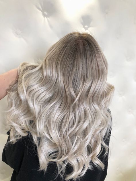 Blonde Hair With Root Tap And Money Piece, Icey Blonde Balayage With Dark Roots, Icey Blonde Fall Hair, Cool Toned Blonde Hair Dark Roots, Silver Ash Blonde Hair Balayage, Icy Platinum Blonde Balayage Dark Roots, Platinum Ash Blonde Hair, Ashy Platinum Blonde Hair, Ashy Blonde Hair Balayage